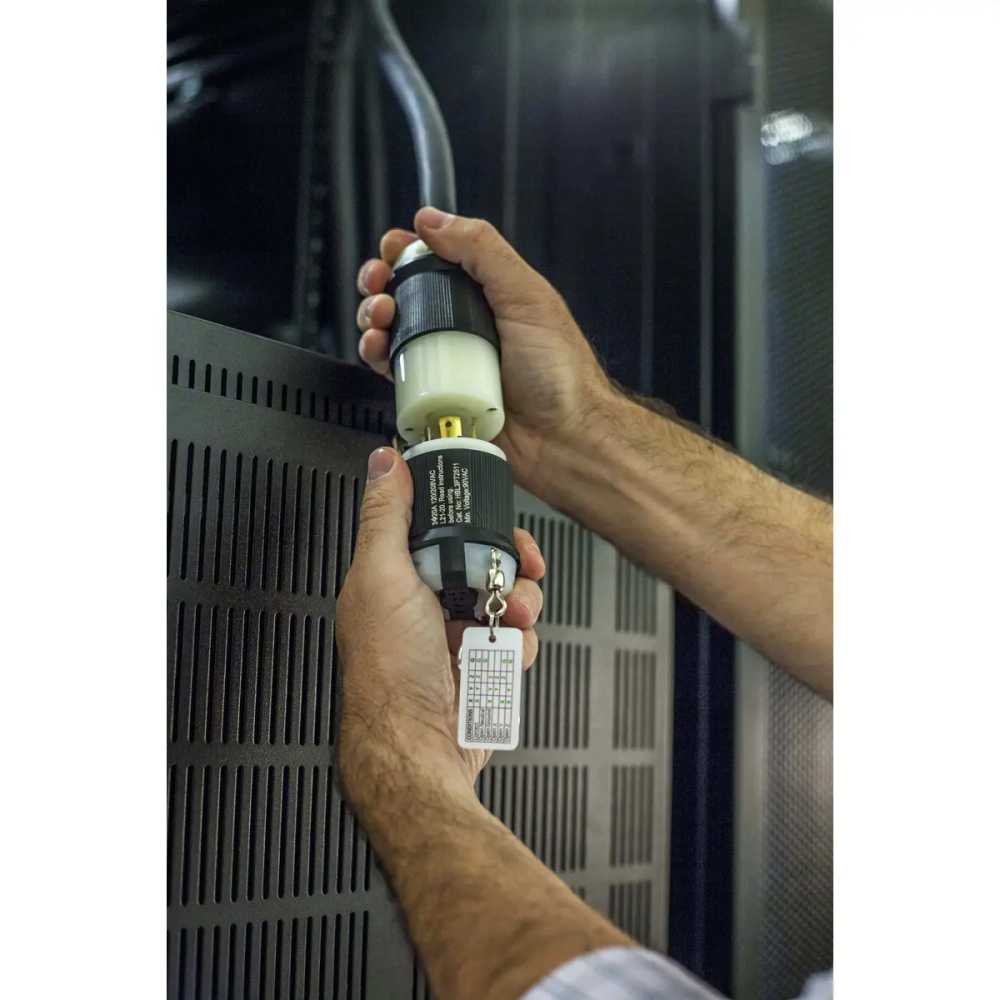 CONTACTO INDUSTRIAL COLGANTE 3P-3H 30A/125-250V. *** OFRECER A1B06 *** LEVITON