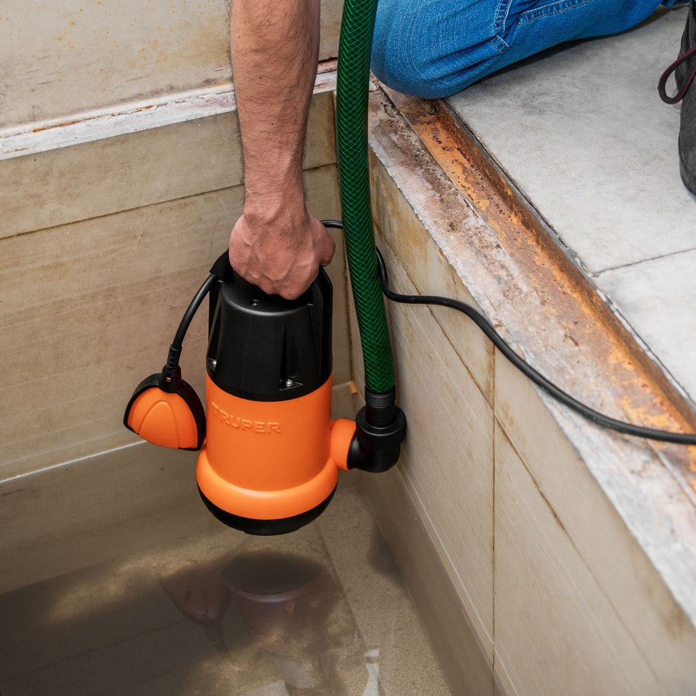 BOMBA SUMERGIBLE PLASTICA PARA AGUA SUCIA 1HP 127V BOS-1SP MARCA TRUPER