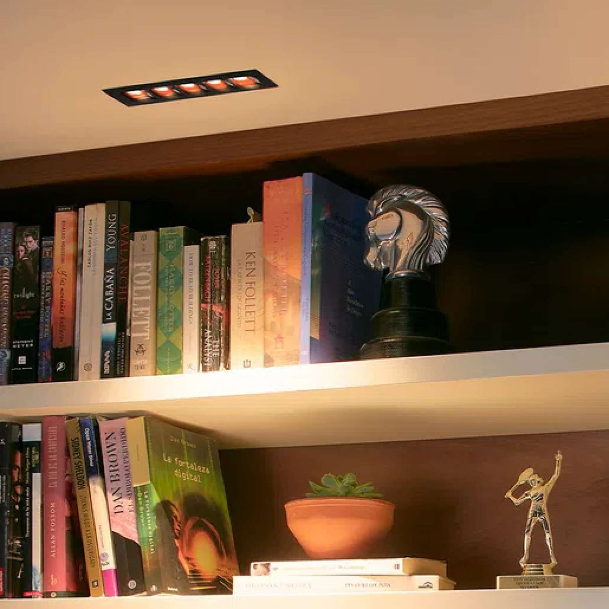 LAMPARA EMP. LED LUCIDA IV SMART 17W. LUZ SUAVE CALIDA ATENUABLE COMPATIBLE APP Y ASISTENTE VOZ NEGRO *** EXHIBIDO ***