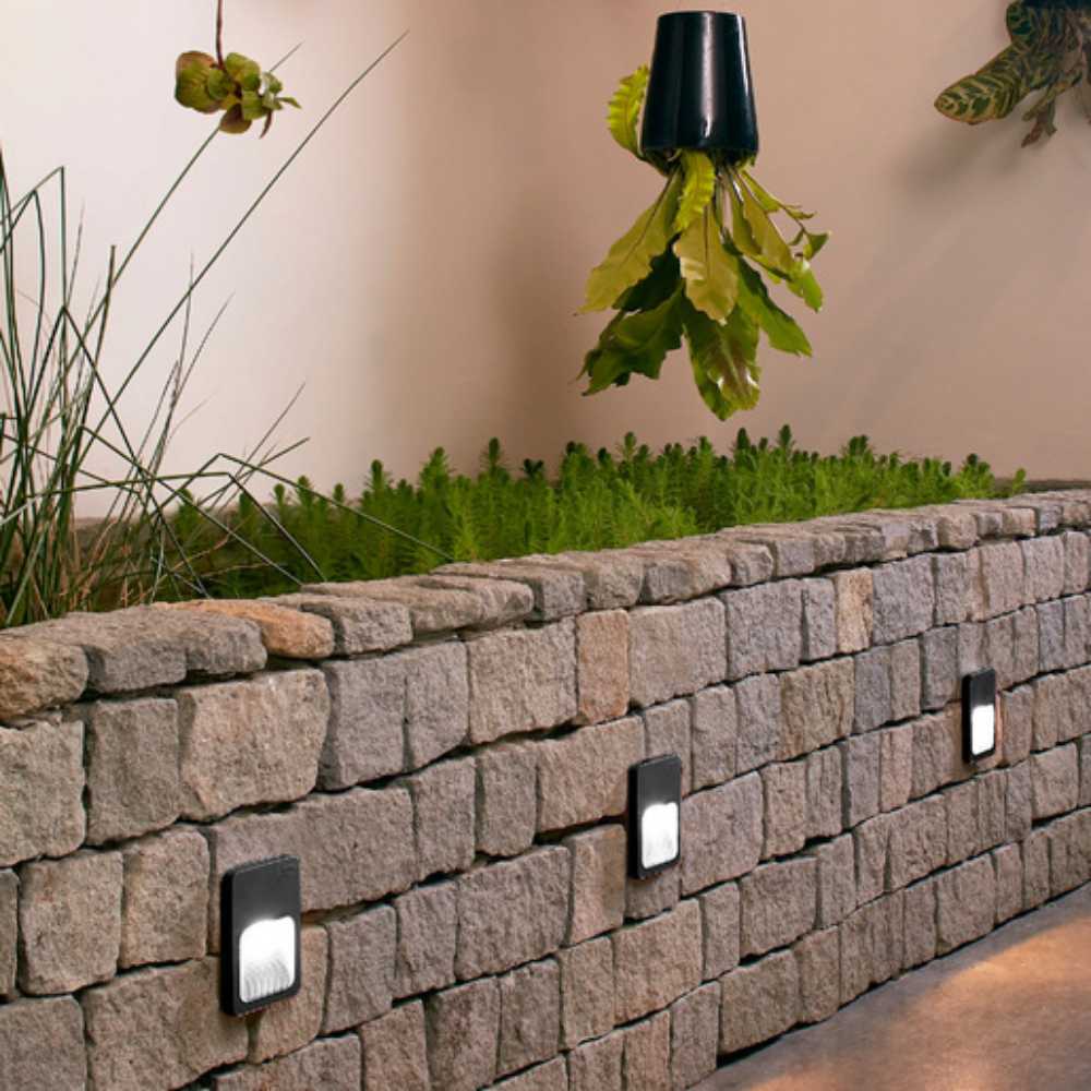 LÁMPARA LED DE EXTERIOR AVIOR TECNOLITE PARA SOBREPONER 1.5W LUZ SUAVE CÁLIDA NEGRO