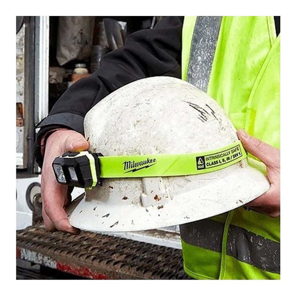 LINTERNA PARA CASCO FOCALIZADA A INTENSA CLASE I II Y III DIVISON 1 P/LUGARES PELIGROSOS 300 LUMENES CORREA DE GOMA ADHESIVO DUAL LOCK 4 GANCHOS P/CASCO LLAVE HEXAGONAL 3 BATERIAS AAA MILWAUKEE