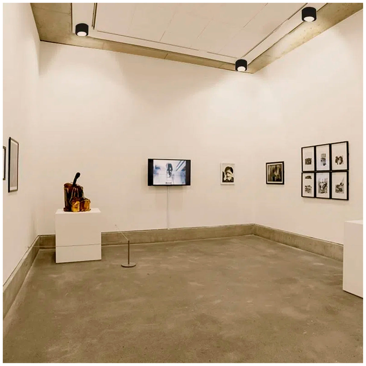 LÁMPARA DE INTERIOR LED ASHLESHA I TECNOLITE 20W SPOT LUZ SUAVE CÁLIDA LED INTEGRADO