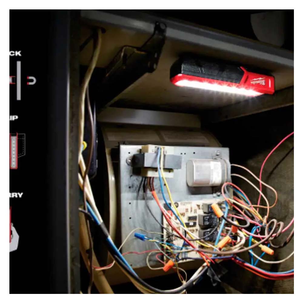 LINTERNA DE MANO / BOLSILLO MAGNETICA LED 445 LUMENES RECARGABLE USB REDLITHIUM 1 BATERIA USB REDLITHIUM CABLE USB MILWAUKEE *** OFRECER 15143 ***