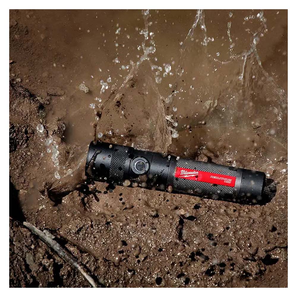 LINTERNA DE MANO LED DE ENFOQUE GIRATORIO 1100 LUMENES RECARGABLE USB REDLITHIUM BATERIA USB REDLITHIUM CABLE USB C MILWAUKEE