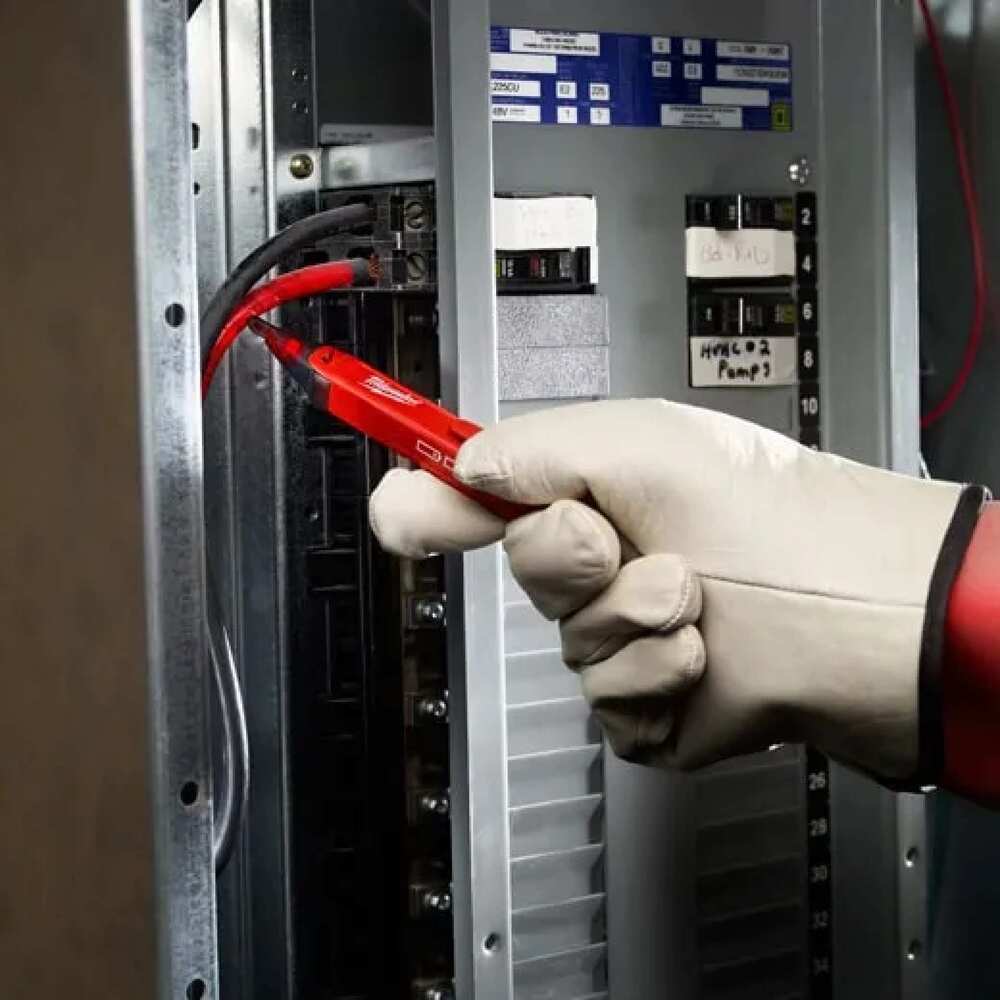 DETECTOR DE VOLTAJE CON LED CAT IV RANGO ENTRE 50 Y 1000VCA INCLUYE BATERIAS AAA MILWAUKEE *** OFRECER PVU01 ***