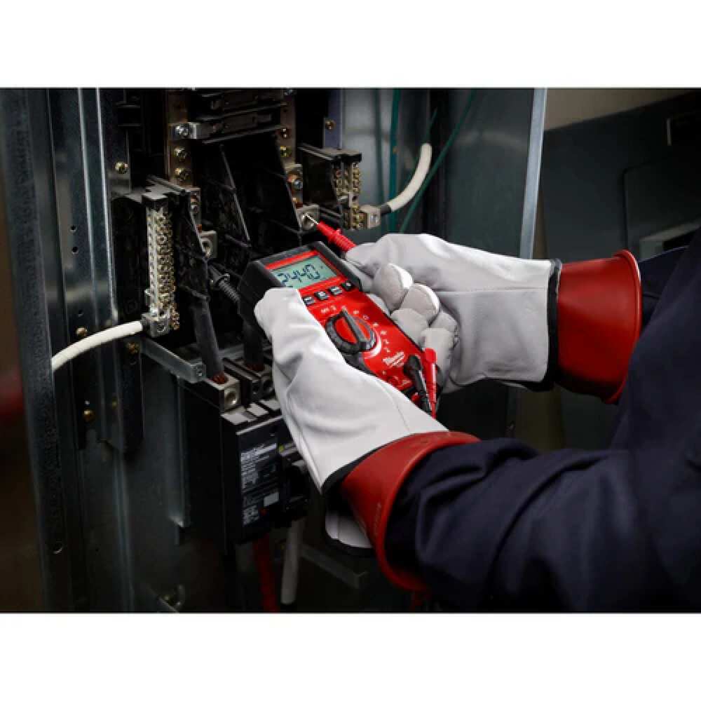 MULTIMETRO DIGITAL TRUE RMS ALTA RESISTENCIA CAT III 600V-10A AC/DC INCLUYE DOS BATERIAS AA Y CABLES DE PRUEBA MILWAUKEE