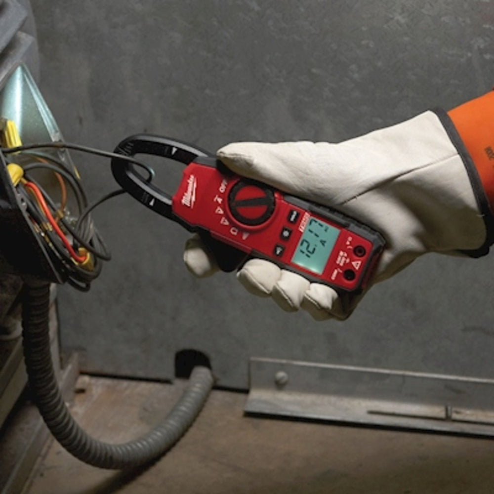 AMPERIMETRO DE GANCHO 600A/600V INCLUYE 1 TERMOPAR DOBLE TIPO BANANA DOS BATERIAS AA Y CABLES DE PRUEBA MILWAUKEE