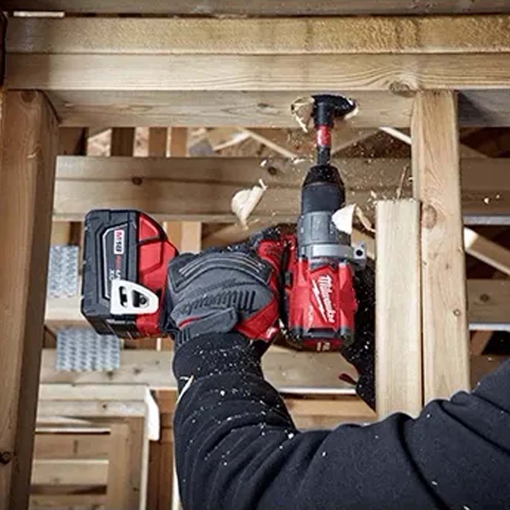 KIT TALADRO / DESTORNILLADOR 1/2" FUEL M18: 2 BATERIAS 18V. 5AMP M18 CARGADOR DE BATERIA MULTIPLE M12 Y M18 MANGO LATERAL SOPORTE PARA BROCA GANCHO PARA CINTURON ESTUCHE DE TRANSPORTE MILWAUKEE