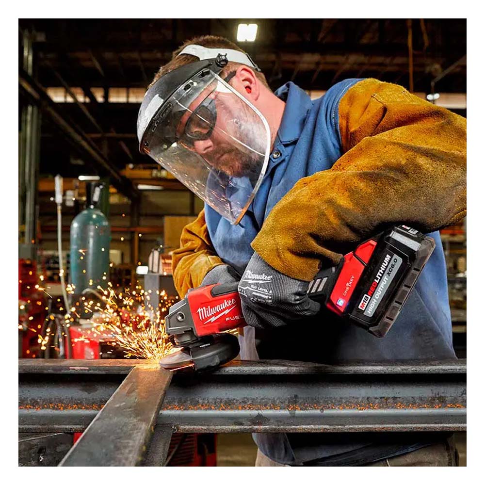 KIT ESMERILADORA ANGULAR 4-1/2"/5" M18 FUEL: 2 BATERIAS 18V. 6AMP M18 CARGADOR DE BATERIA RAPIDO MULTIPLE M12 Y M18 1 BOLSO PARA CONTRATISTA MILWAUKEE