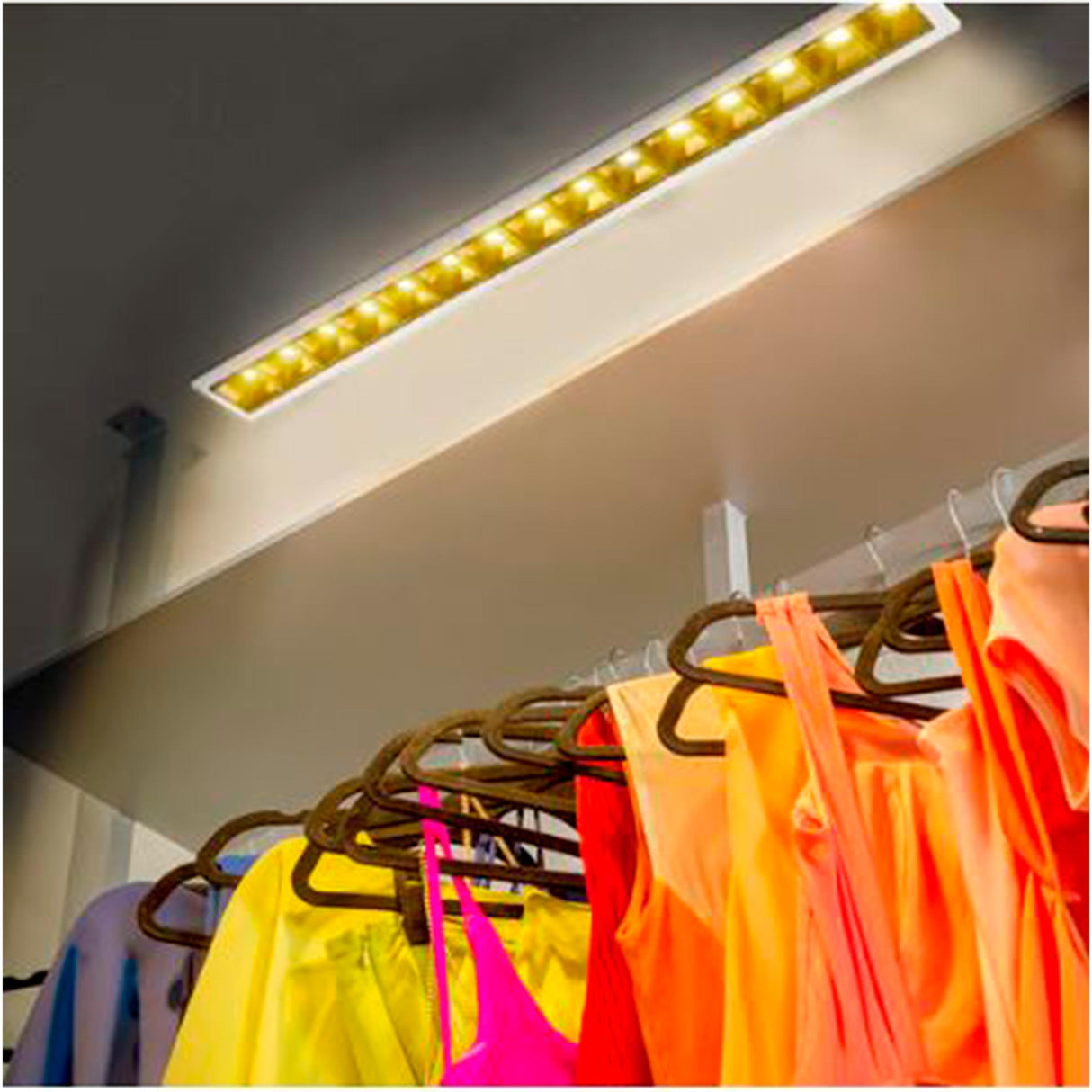 LUM INT EMP TECHO LED 30W100-127V3000K NEGRO MICARE IV ***TECNOLITE HAE***