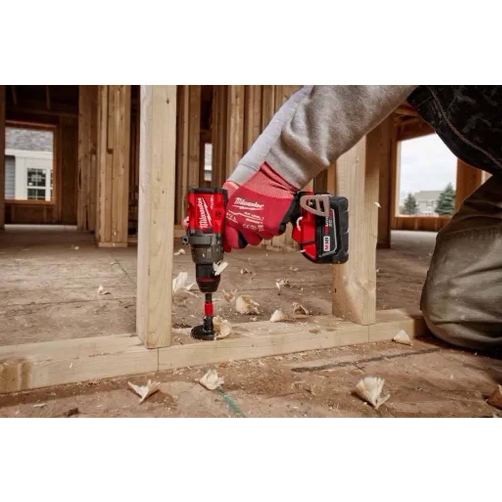 KIT COMBINADO 2 HERRAMIENTAS M18 FUEL: TALADRO PERCUTOR / DESTORNILLADOR 1/2" DESTORNILLADOR DE IMPACTO HEXAGONAL 1/4" M18 2 BATERIAS 18V. 5AMP M18 CARGADOR DE BATERIA MULTIPLE M12 Y M18 MILWAUKEE