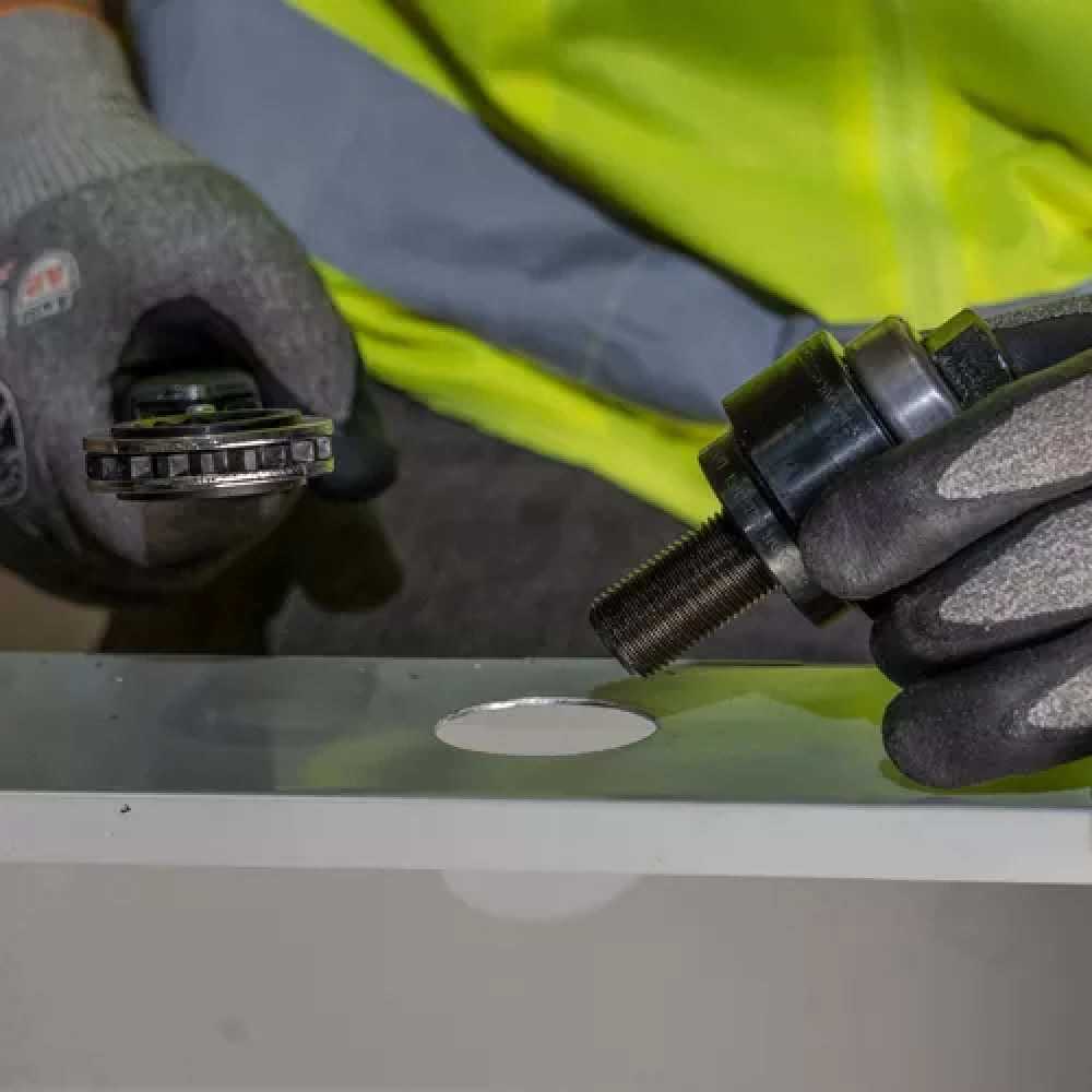 JUEGO DE PUNZONES SACABOCADOS CON LLAVE CON ESTUCHE KLEIN TOOLS