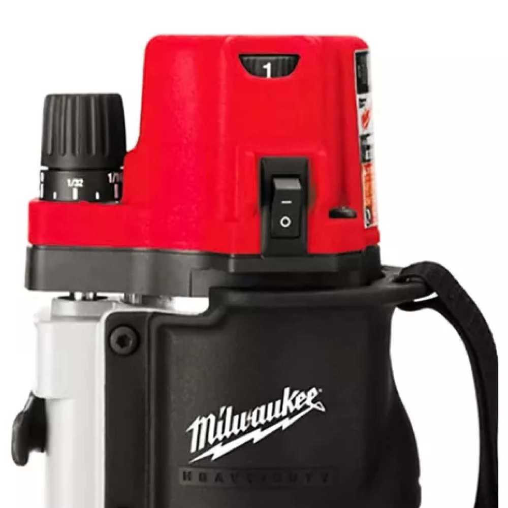 ENRUTADOR BODYGRIP 2-1/4HP 13A. 10000-24000RPM INCLUYE 2 LLAVES PARA MANDRIL 1 1/8" 1 MANDRIL 1/2" 1 MANDRIL DE 1/4"Y 1 LLAVE MANGO EN T MILWAUKEE