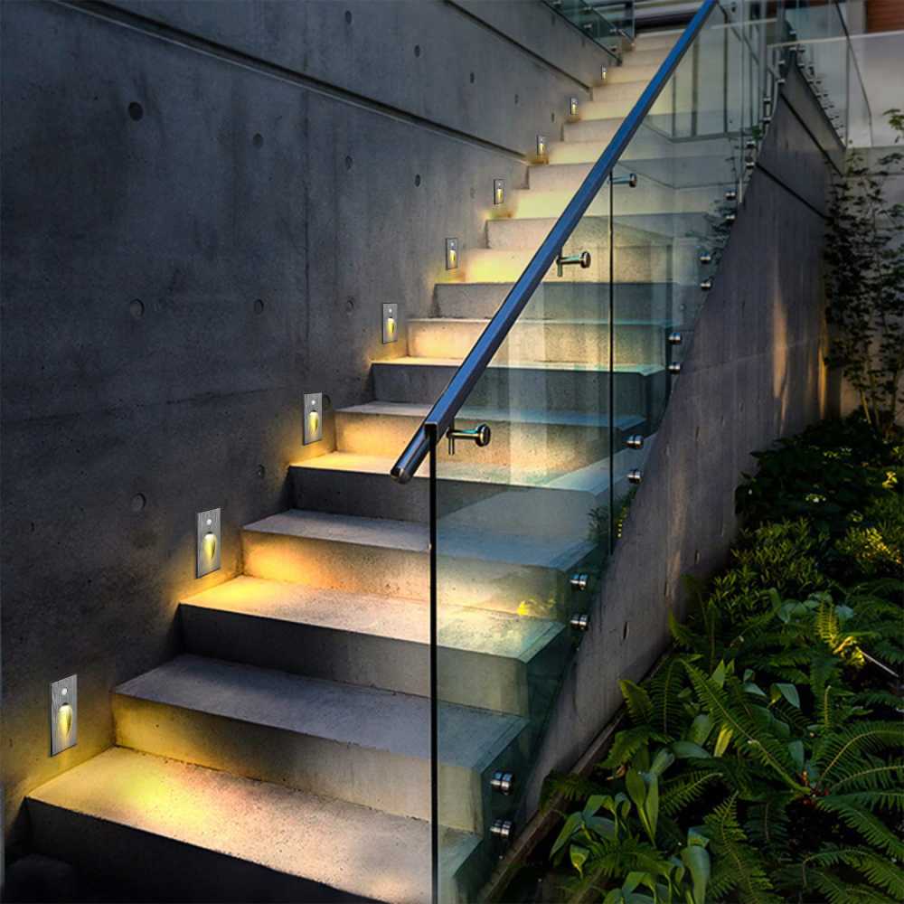 LUZ DE CORTESIA LED SOBREP. MURO 5W/127V. 3000K ALUM. GRIS KAVE IV