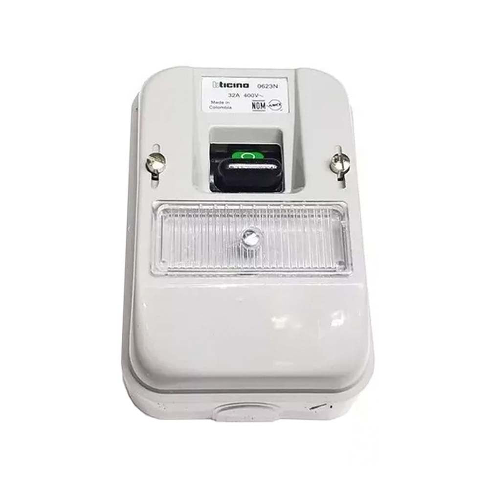 INTERRUPTOR DE SOBREPONER TRIPOLAR 0623N SIN FUSIBLES 32A. BTICINO
