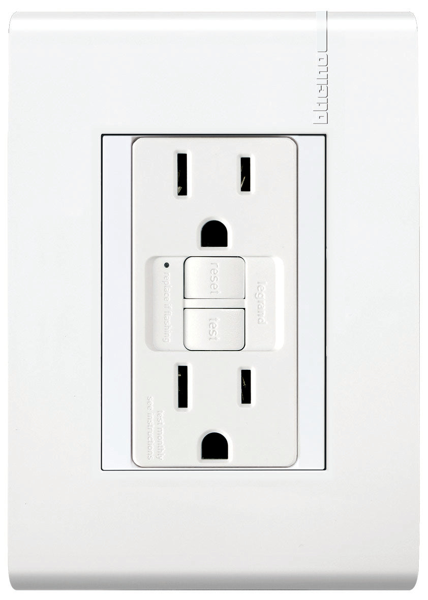 TOMACORRIENTE DÚPLEX 2P+T + ICFT CON PROTECCIÓN INFANTIL 15A 127-250V PLACA BLANCA