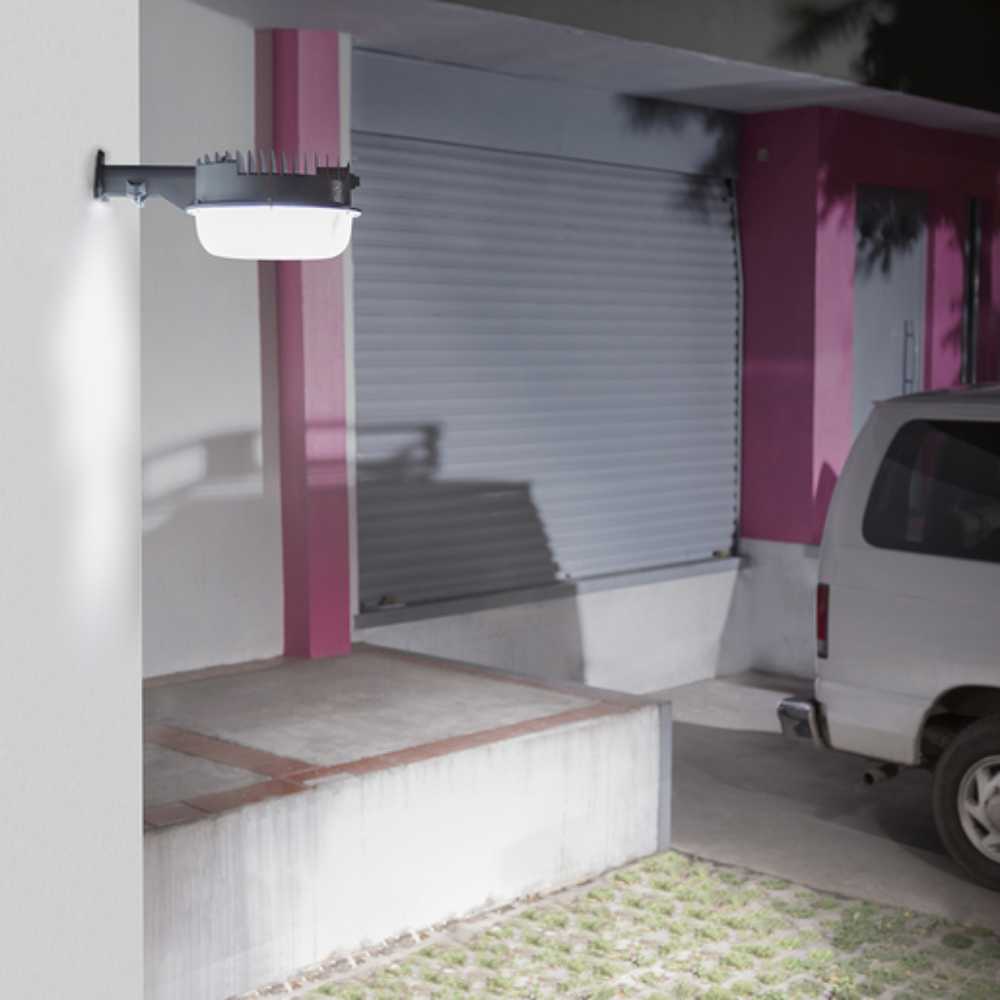 LAMPARA DE PARED ARBOTANTE CON FOTOCELDA LED 50 W LUZ DE DIA IP65 INDUSTRIAL EXTERIORES