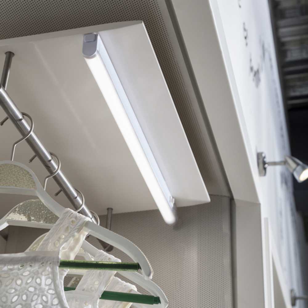 LÁMPARA DE INTERIOR LED PEKIN VIII TECNOLITE PARA SOBREPONER LINEAL 20W LUZ BLANCA NEUTRA