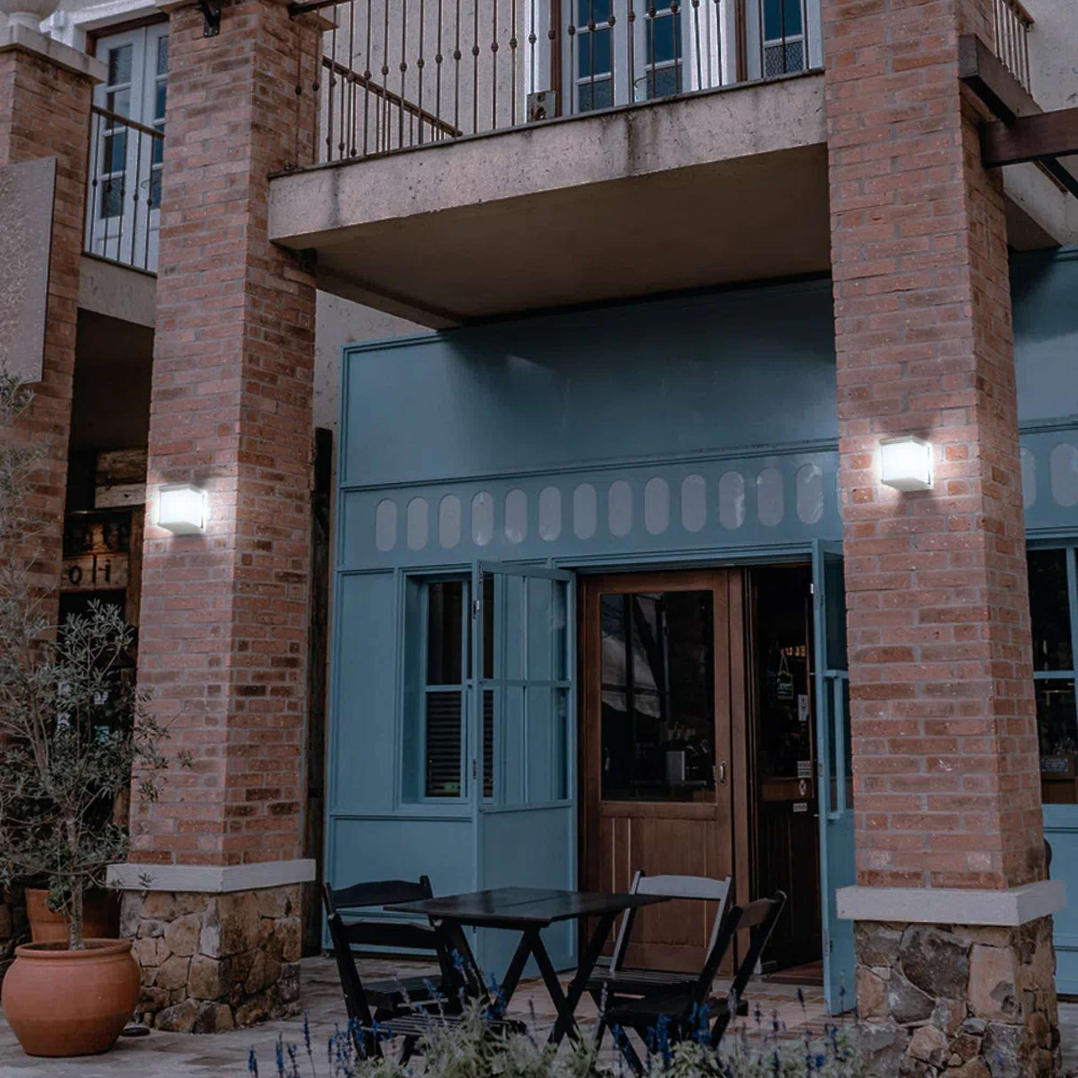 LÁMPARA DE EXTERIOR TOULON TECNOLITE PARA SOBREPONER BASE E27