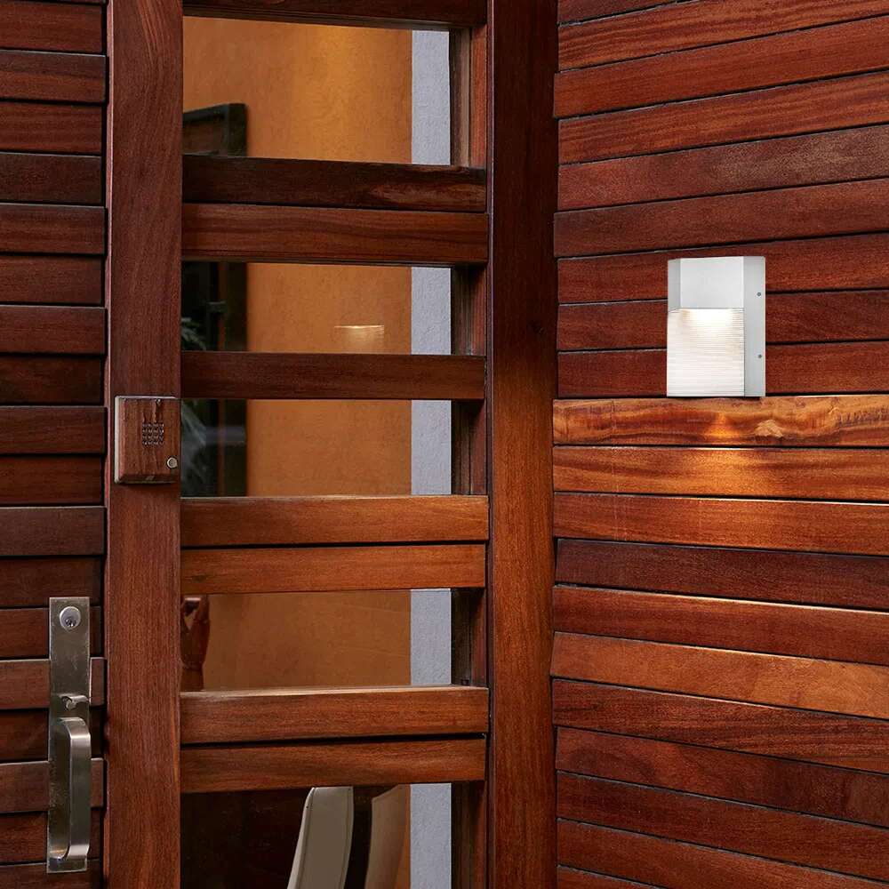 LÁMPARA DE EXTERIOR LED QUADRATA TECNOLITE PARA SOBREPONER 8W LUZ SUAVE CÁLIDA SATINADO