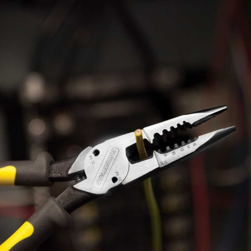 PINZAS PUNTA DE AGUJA 21.9CMS. MULTIUSOS ACCIONADAS POR RESORTE PARA CORTE Y PELADO KLEIN TOOLS