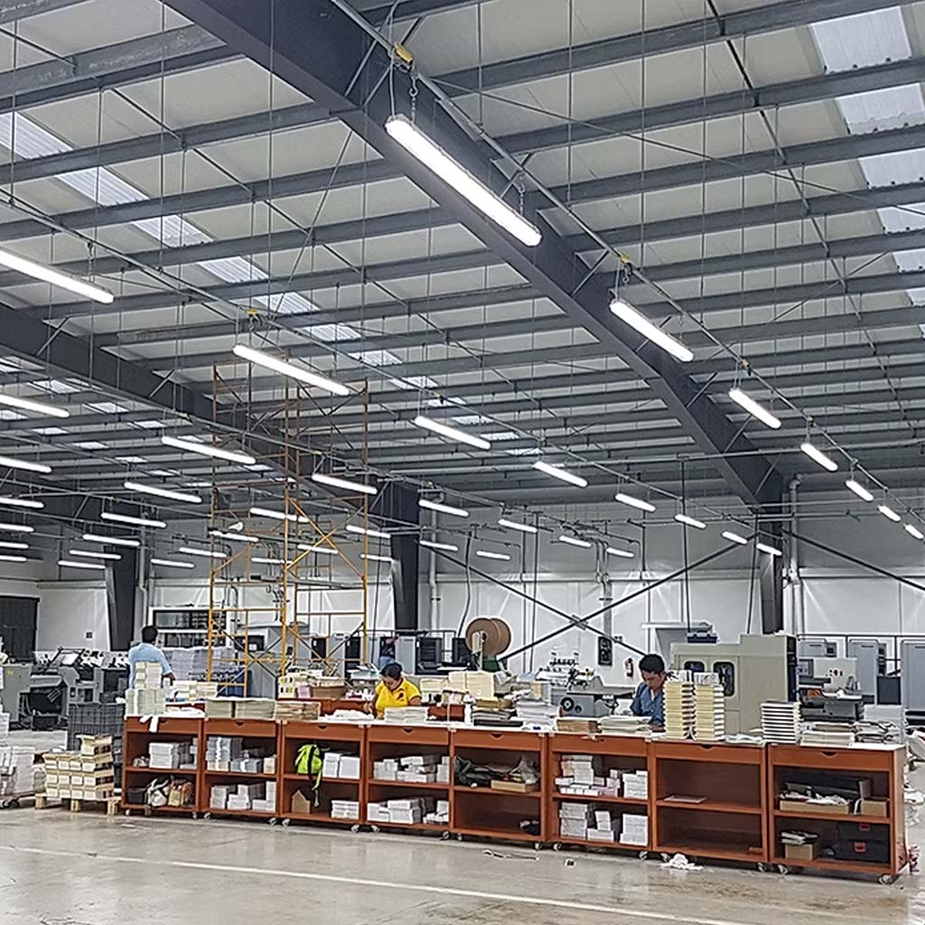 LUMINARIO SELLADO GAMMA 1800 100 100W/100-305V. TRANSPARENTE 6000K LUZ DE DIA ELECTROMAG