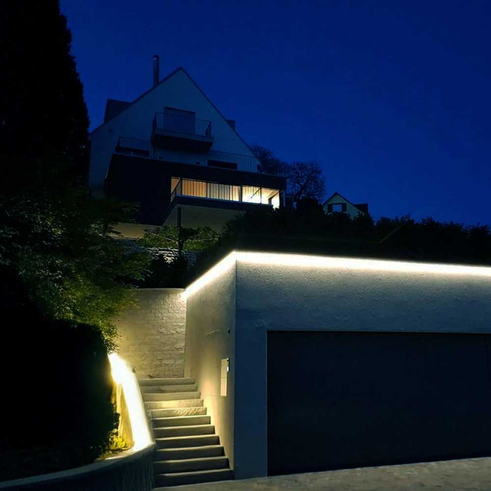 TIRA FLEXIBLE LEDS C/RECUBRIMIENTO SILICON 5M. 127V. IP45 LUZ DE DIA MLED-60-IP45-127V-CD/LD