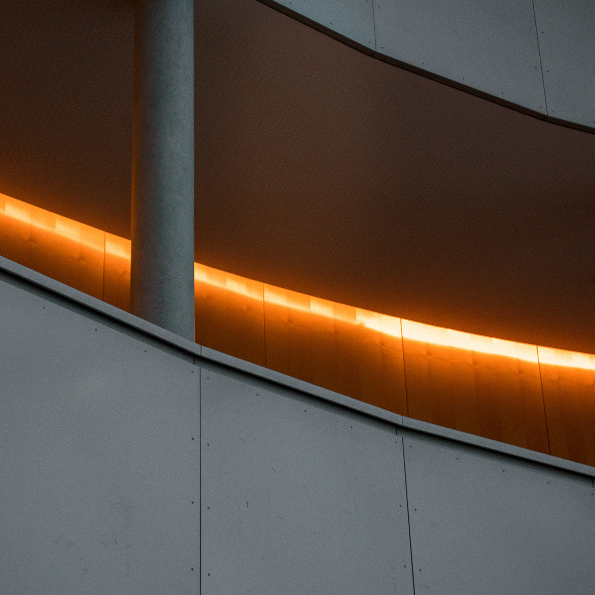 TIRA FLEXIBLE DE LED 5050 SMD 127V IP45 AMBAR MLED-60-IP45-5050-127V-CD/AMB