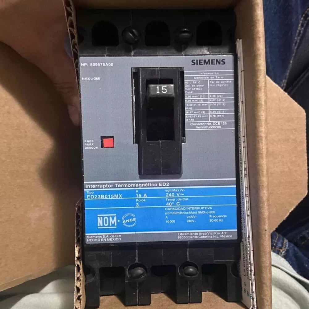 I.T.M. 3X15A/240V ED23B015MX A7B10000002704 SIEMENS