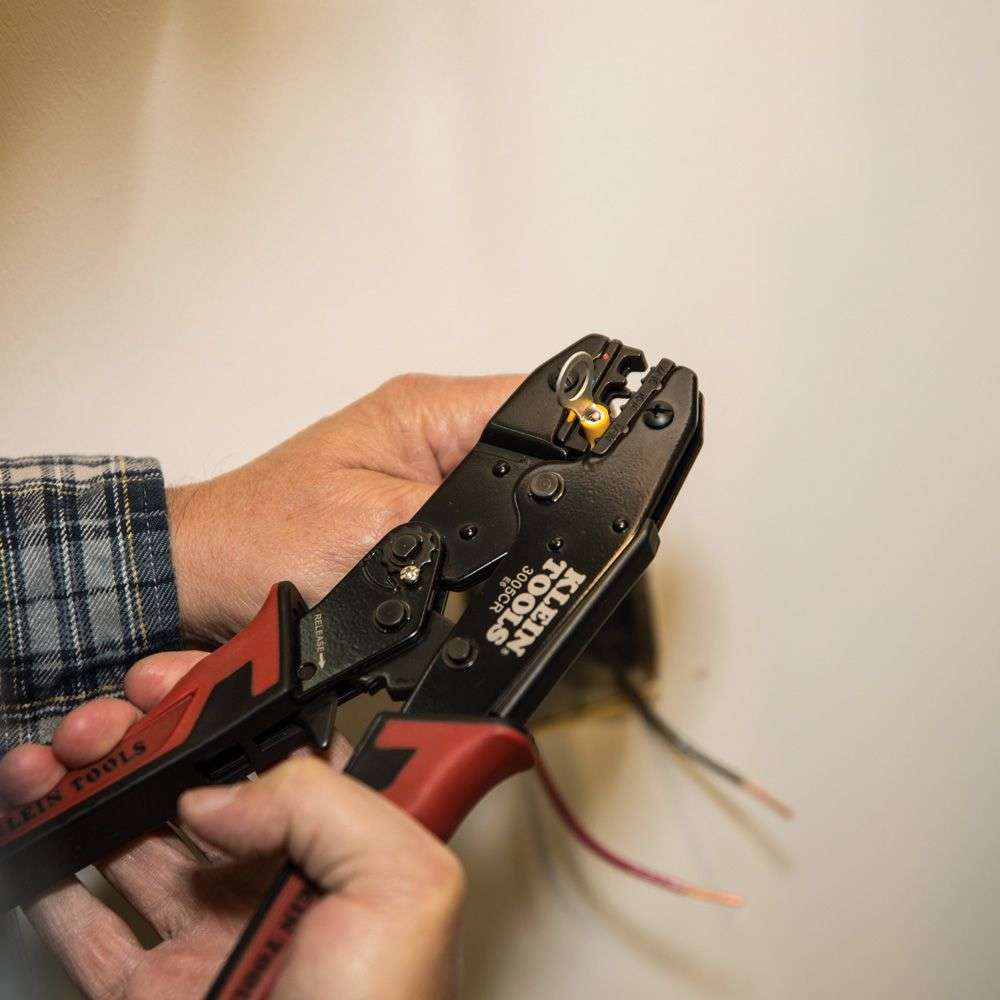 PINZA PONCHADORA CAL. 10-22AWG PARA TERMINALES CON AISLAMIENTO KLEIN TOOLS