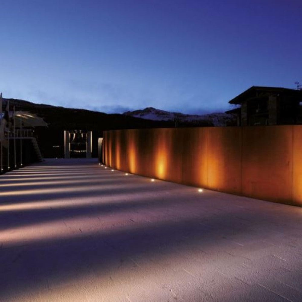 LEDVANCE UPLIGHT 9W 5000K 900LM 20 100-240 IRC70 IP67 30000HRS