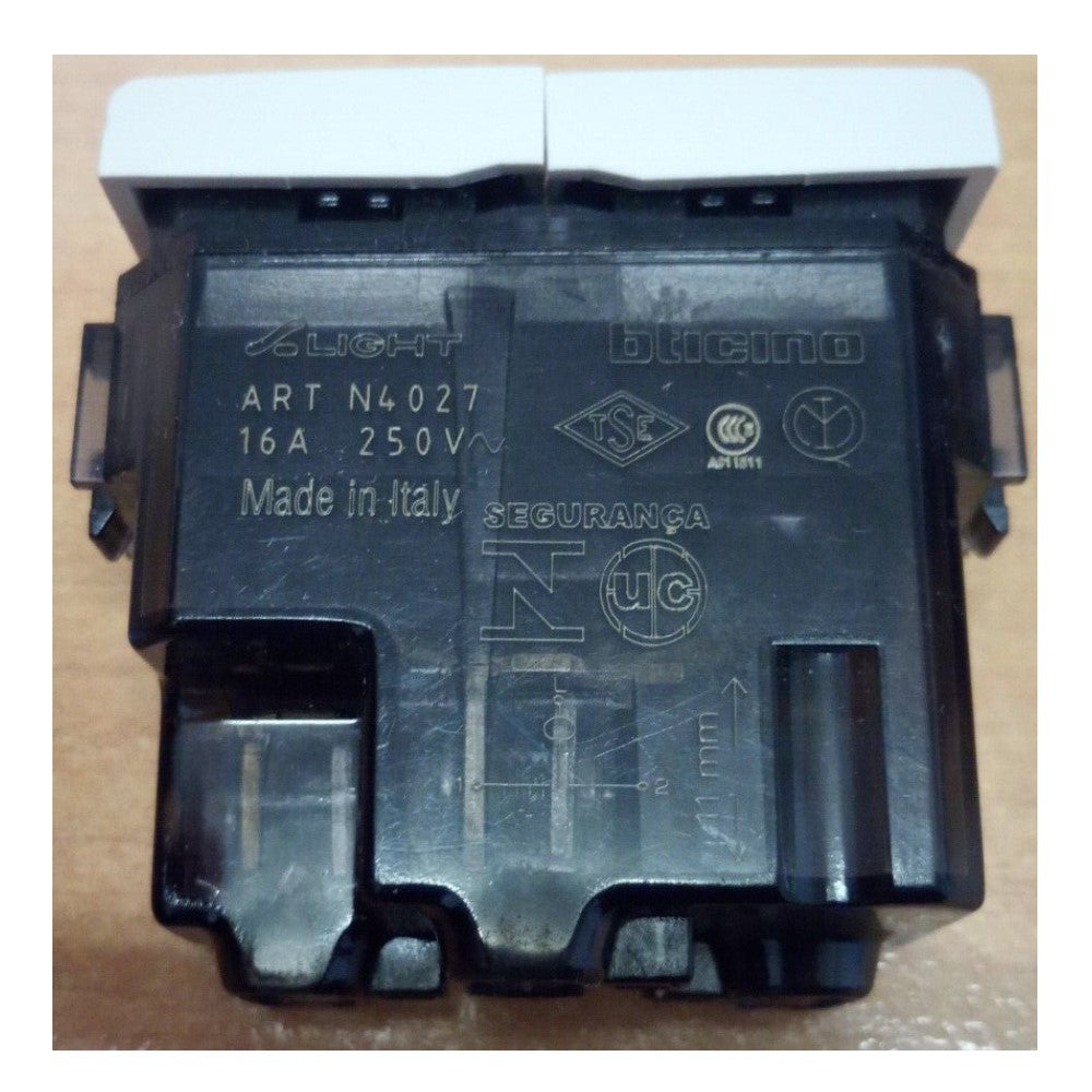 CONMUTADOR C/DOBLE TECLA 1 MOD. 16A/127-220V. N4027