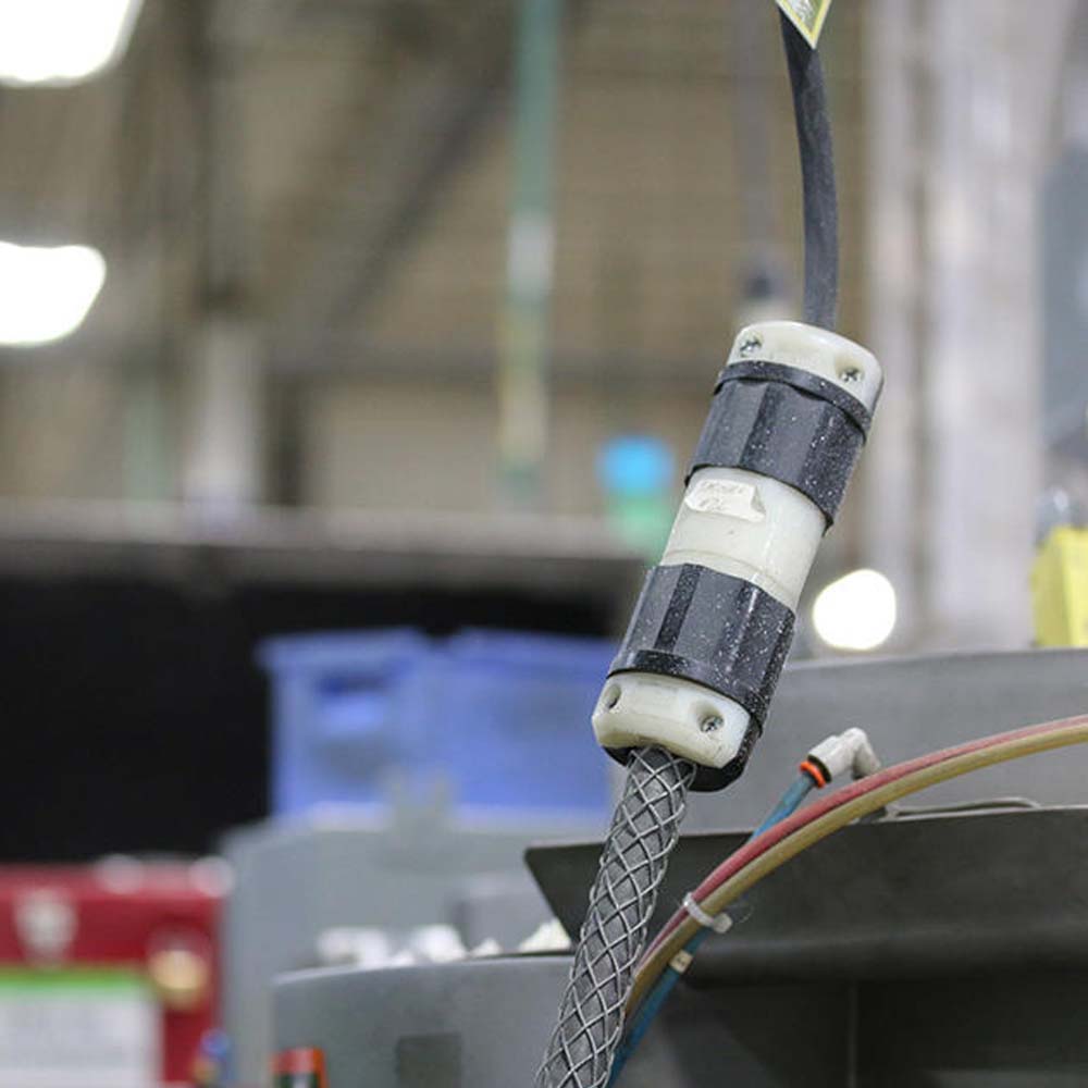 CLAVIJA INDUSTRIAL MEDIA VUELTA 2P-3H 30A/480V.  LEVITON *** OFRECER HBL2641 ***