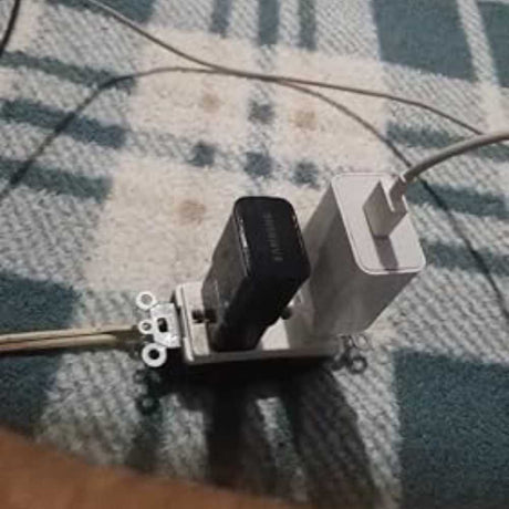 CONTACTO DUPLEX UNIV. DECORA PLUS 2P-3H 15A/125-250V. S/CONEXION TIERRA BLANCO LEVITON