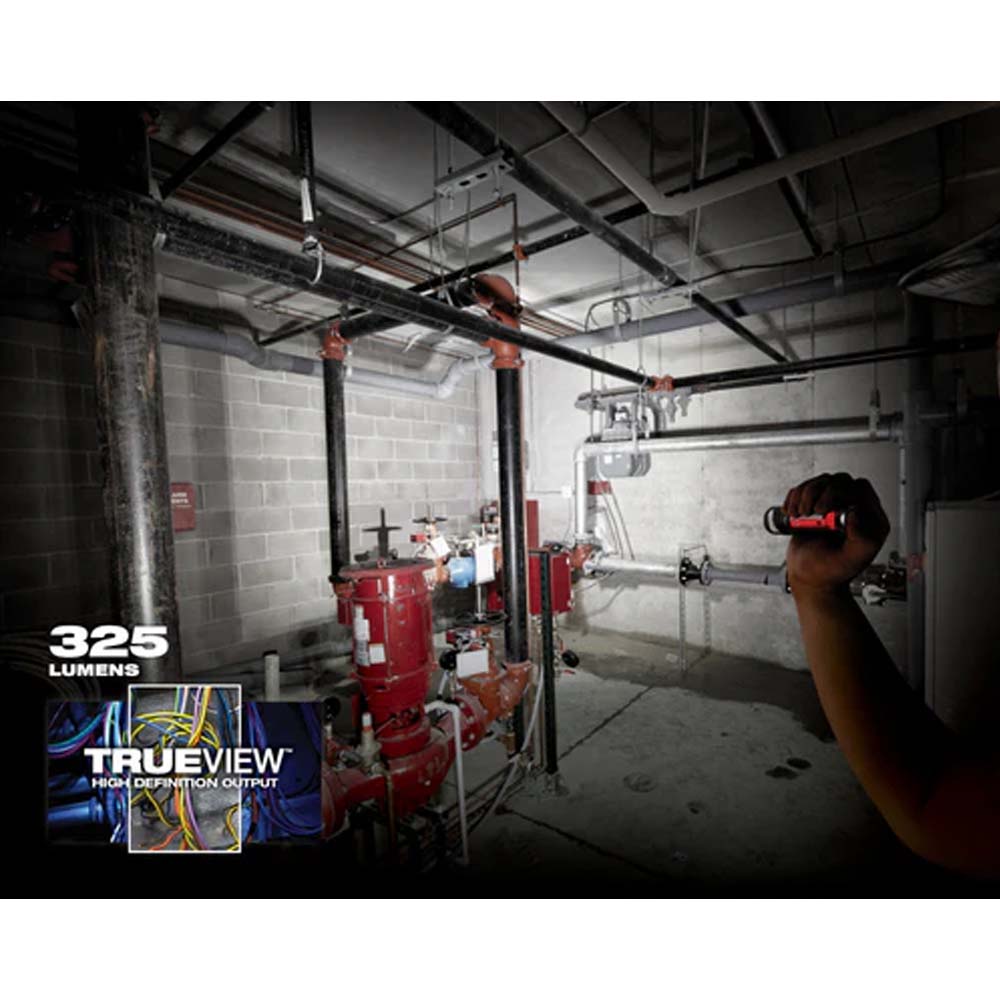 LINTERNA DE MANO LED DE ENFOQUE 325 LUMENES 3 BATERIAS AAA MILWAUKEE