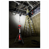 LAMPARA DE PEDESTAL DOBLE PODER M18 2500 LUMENES DOBLE ALIMENTACION POR CABLE A 120V C.A. Y A BATERIA 18V C.D. M18 (NO INCLUYE BATERIA SE RECOMIENDA 48111850) MILWAUKEE