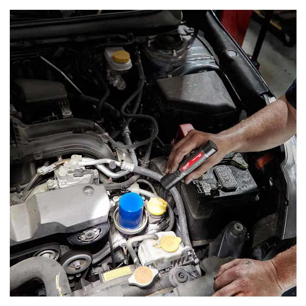 LINTERNA DE MANO 800 LUMENES RECARGABLE USB REDLITHIUM 1 BATERIA USB REDLITHIUM CABLE USB MILWAUKEE