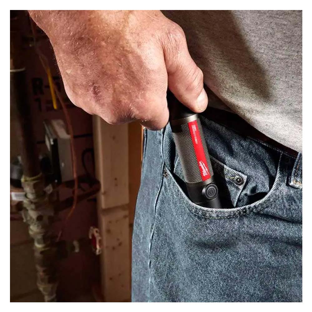 LINTERNA DE MANO 800 LUMENES RECARGABLE USB REDLITHIUM 1 BATERIA USB REDLITHIUM CABLE USB MILWAUKEE