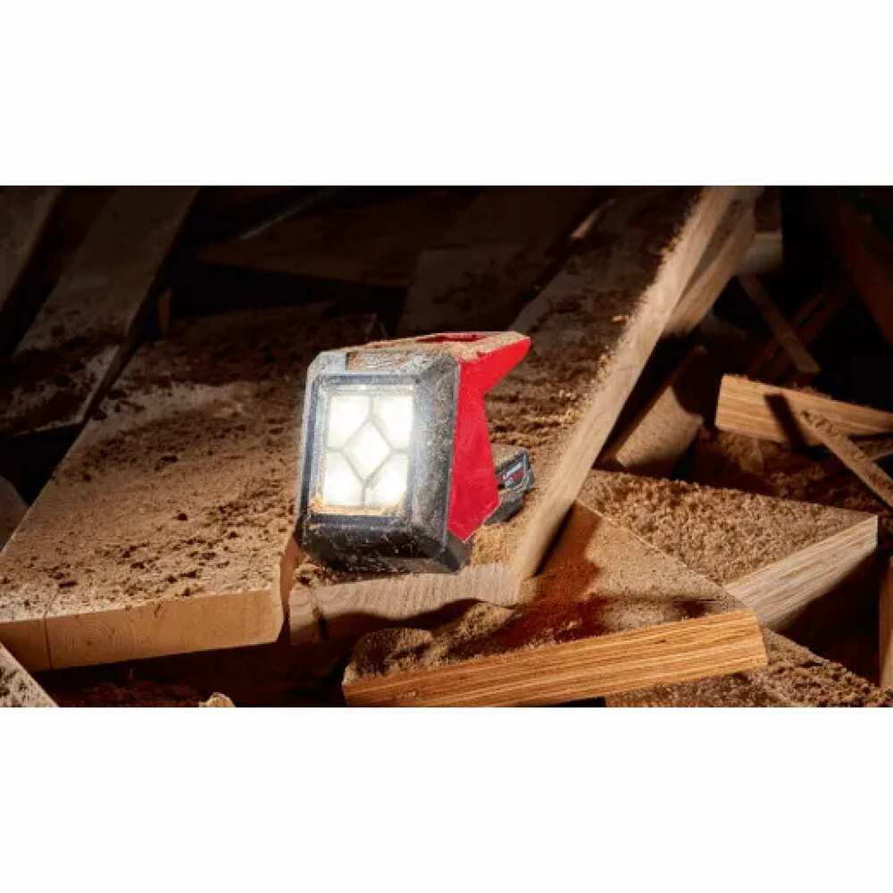 REFLECTOR LED PARA MONTAR 1000 LUMENES M12 (NO INCLUYE BATERIA SE RECOMIENDA 48112401) MILWAUKEE
