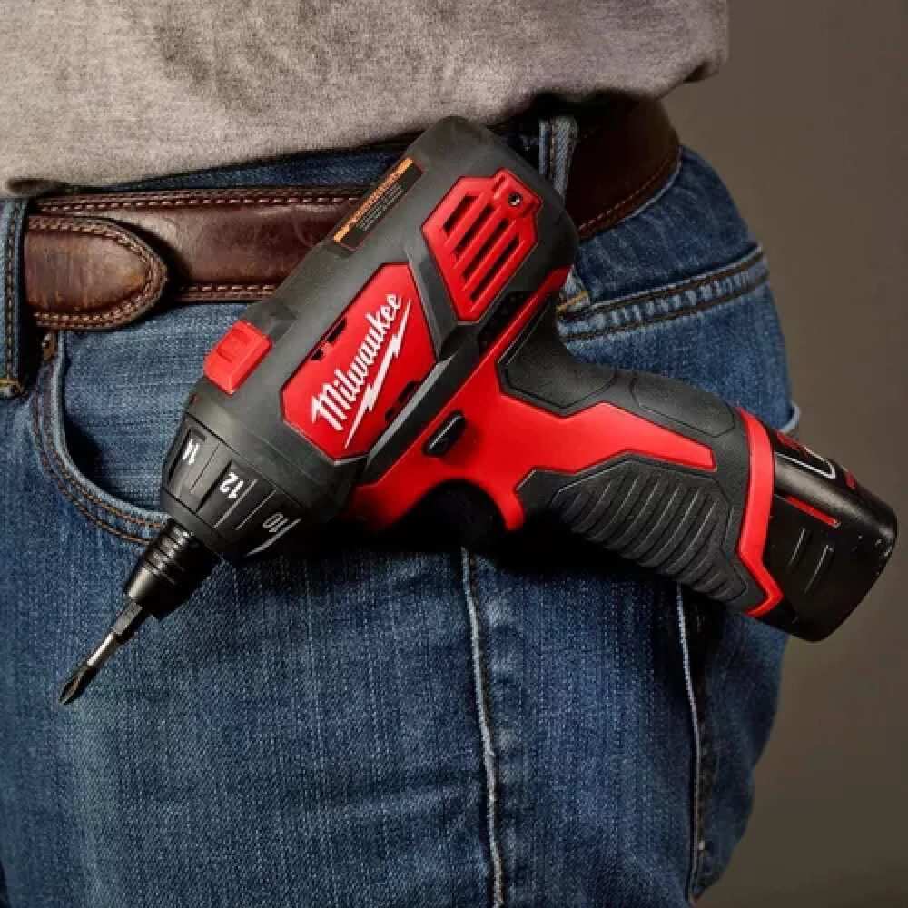 KIT DESTORNILLADOR HEXAGONAL 1/4" M12 INCLUYE2 BATERIAS 12 VOLTS REDLITHIUM ION CAPACIDAD EXTENDIDA XC 1.5AMP M12 1 CARGADOR DE BATERIA REDLITHIUM DE IONES DE LITIO M12 MILWAUKEE
