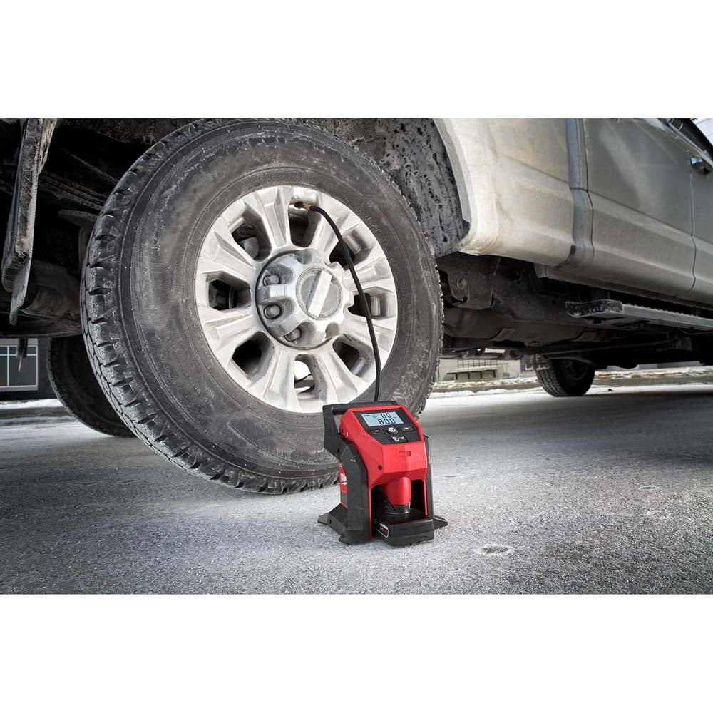INFLADOR COMPACTO PARA NEUMATICOS M12 4 PIEZAS 1 AGUJA DE INFLADO DE PELOTA 1 PORTABROCAS PRESTA 1 MANDRIL SCHRADER 1 BOQUILLA INFALDORA (NO INCLUYE BATERIA SE RECOMIENDA 48112402) MILWAUKEE
