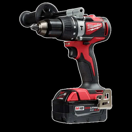 KIT TALADRO PERCUTOR / DESTORNILLADOR 1/2" FUEL M18: 2 BATERIAS 18V. 4AMP M18 CARGADOR DE BATERIA MULTIPLE M12 Y M18 MANGO LATERAL GANCHO PARA CINTURON ESTUCHE DE TRANSPORTE MILWAUKEE