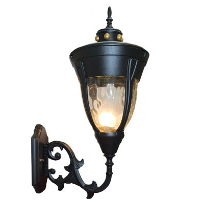 FAROL DE ALUMINIO COLOR NEGRO P/ EXTERIOR 1X26W INCLUYE FOCO MCA CLASS *** HA. LUMI ***