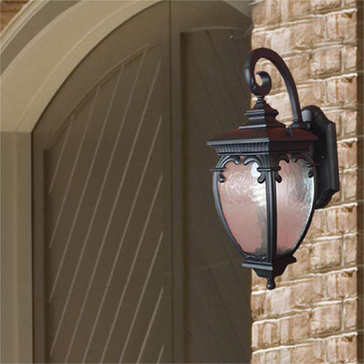 FAROL T/ COLONIAL DE ALUMINIO COLOR NEGRO P/ EXTERIOR 1X26W INCLUYE FOCO MCA CLASS ***HAE 2022***