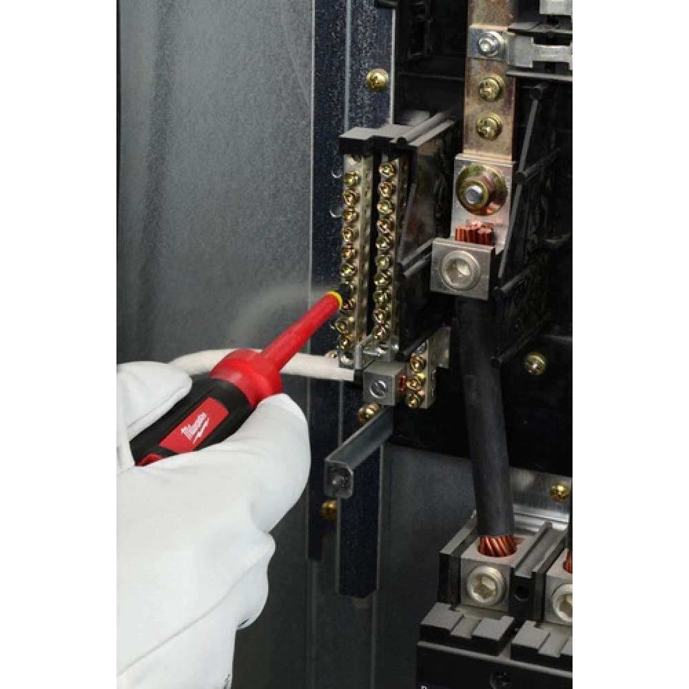 KIT DE DESTORNILLADORES AISLADOS 1000V **3 PIEZAS** INCLUYE (1) #1 ECX 4" (1) PILLIPS #2 X 4" (1) RANURADO 1/4" X 6" MILWAUKEE