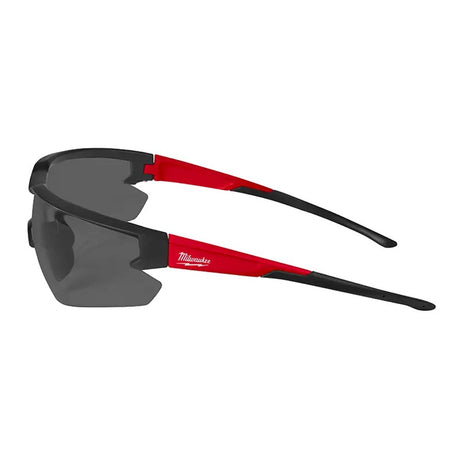 GAFAS DE SEGURIDAD DE CAPA DURA TINTADAS MILWAUKEE
