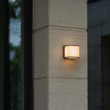 ARBOTANTE CUBO NEGRO Y BLANCO LED BC 8W IP65 ILUMILEDS