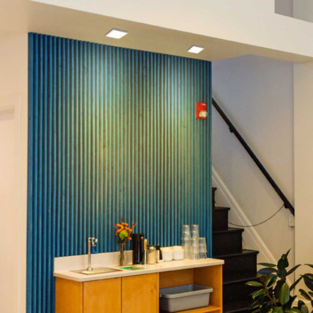 KIT DE 2 PIEZAS DE PLAFON CUADRO LED SOBREP. TECHO 24W/127V. 3000K ALUM. GRIS OKAB II