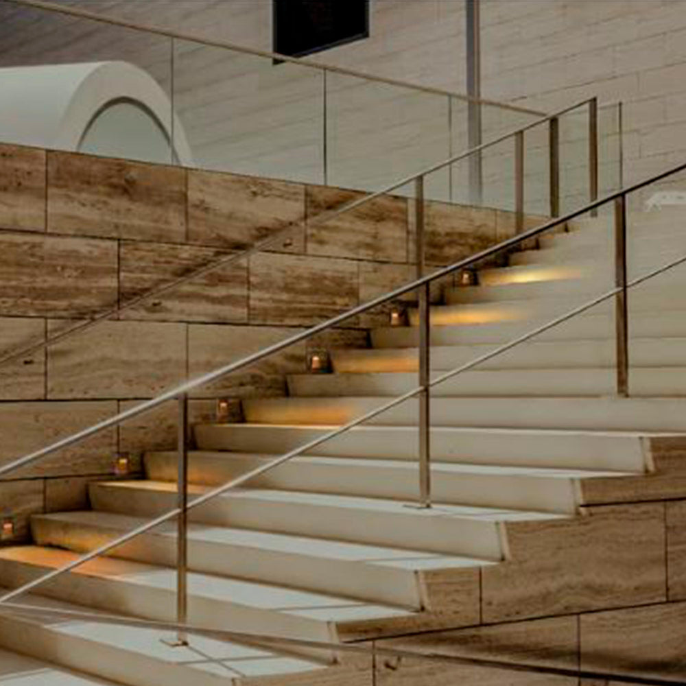 KIT DE 2 PIEZAS DE LUZ DE CORTESIA LED SOBREP. MURO 5W/127V. 3000K ALUM. NEGRO KAVE IV