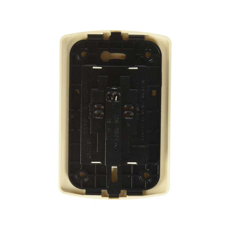 TOMA DUPLEX POLARIZADA C/TIERRA UN CUERPO 15A/125V. MARFIL C/PLACA